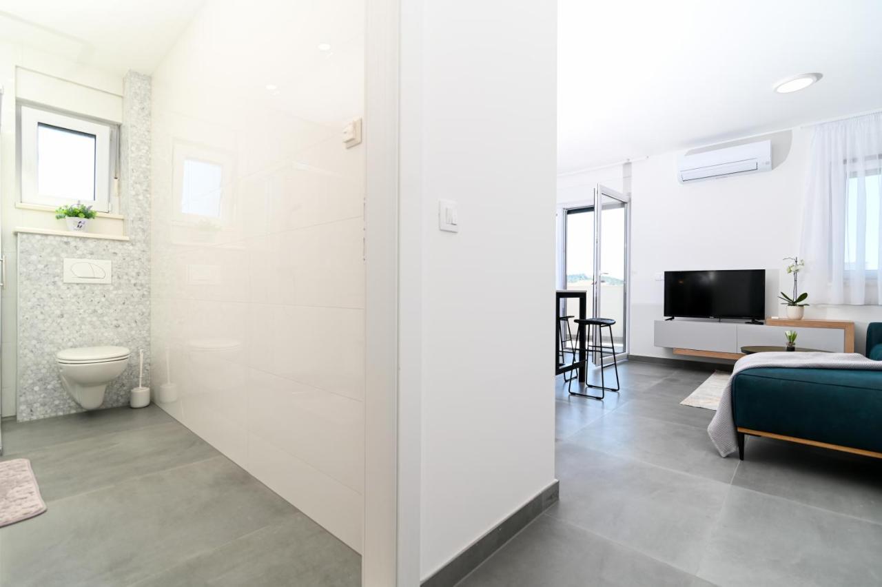 Apartment Laura, Free Parking, Balcony, 4 Ppl Trogir Extérieur photo