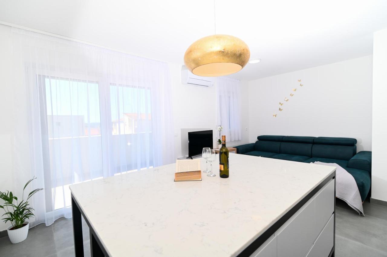 Apartment Laura, Free Parking, Balcony, 4 Ppl Trogir Extérieur photo